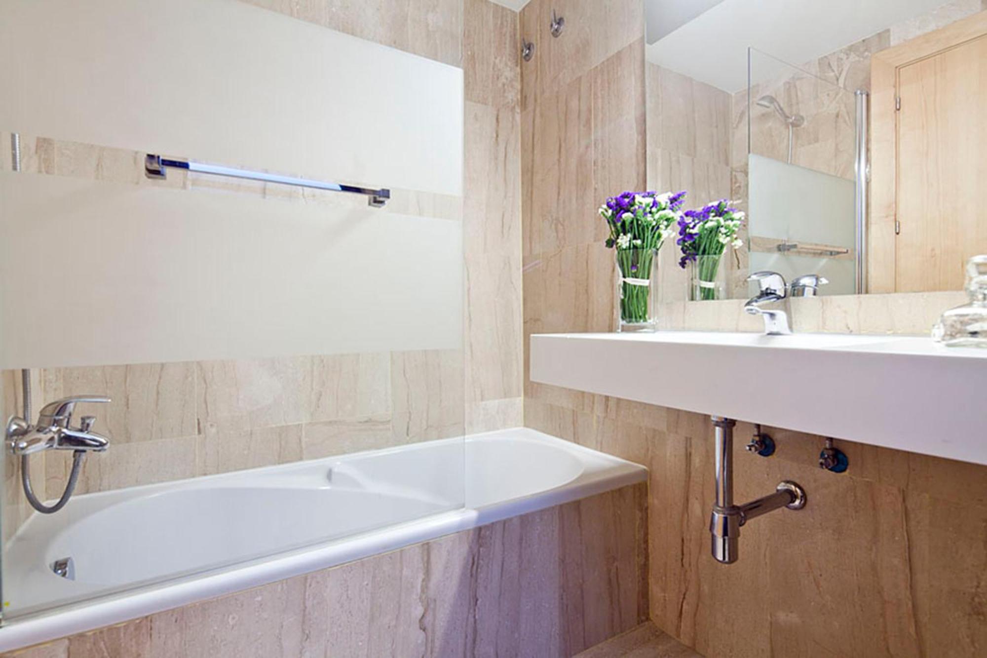 Apartment Barcelona Rentals - Private Pool And Garden Center الغرفة الصورة