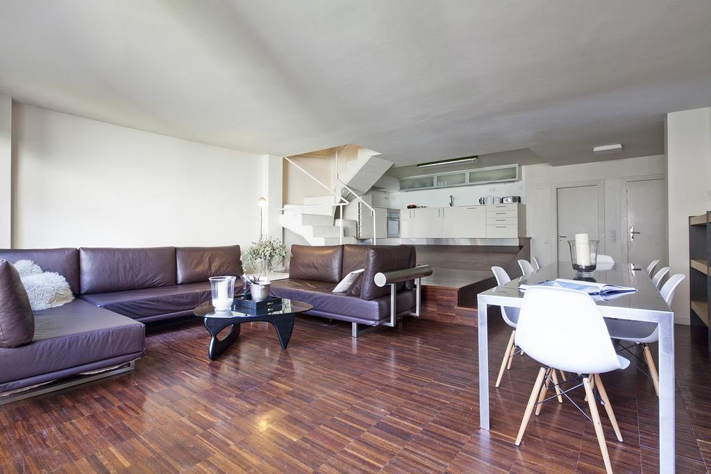 Apartment Barcelona Rentals - Private Pool And Garden Center المظهر الخارجي الصورة