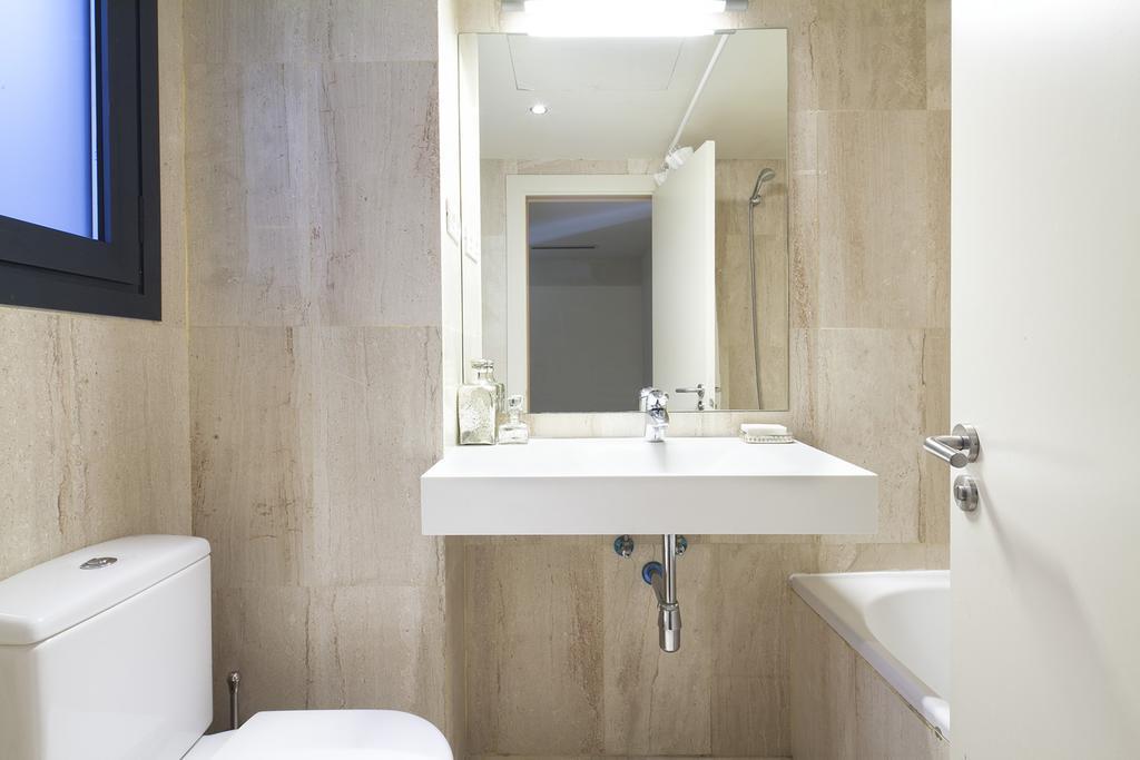 Apartment Barcelona Rentals - Private Pool And Garden Center الغرفة الصورة