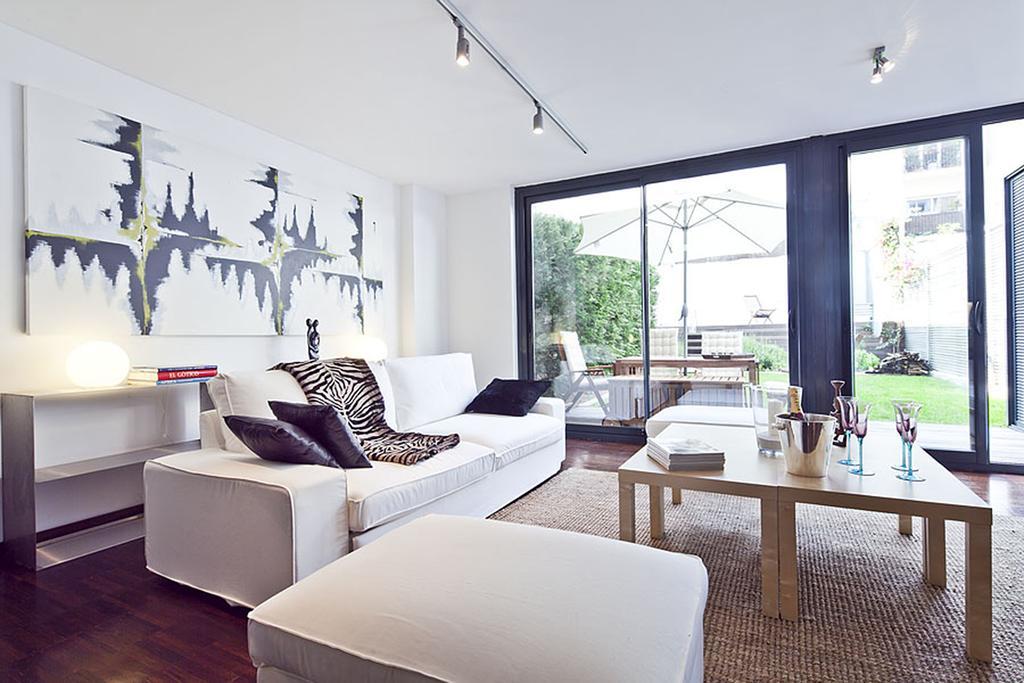 Apartment Barcelona Rentals - Private Pool And Garden Center المظهر الخارجي الصورة