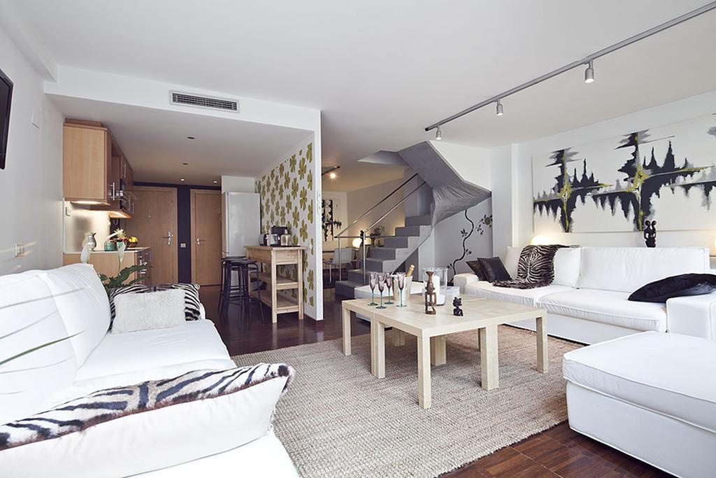 Apartment Barcelona Rentals - Private Pool And Garden Center المظهر الخارجي الصورة